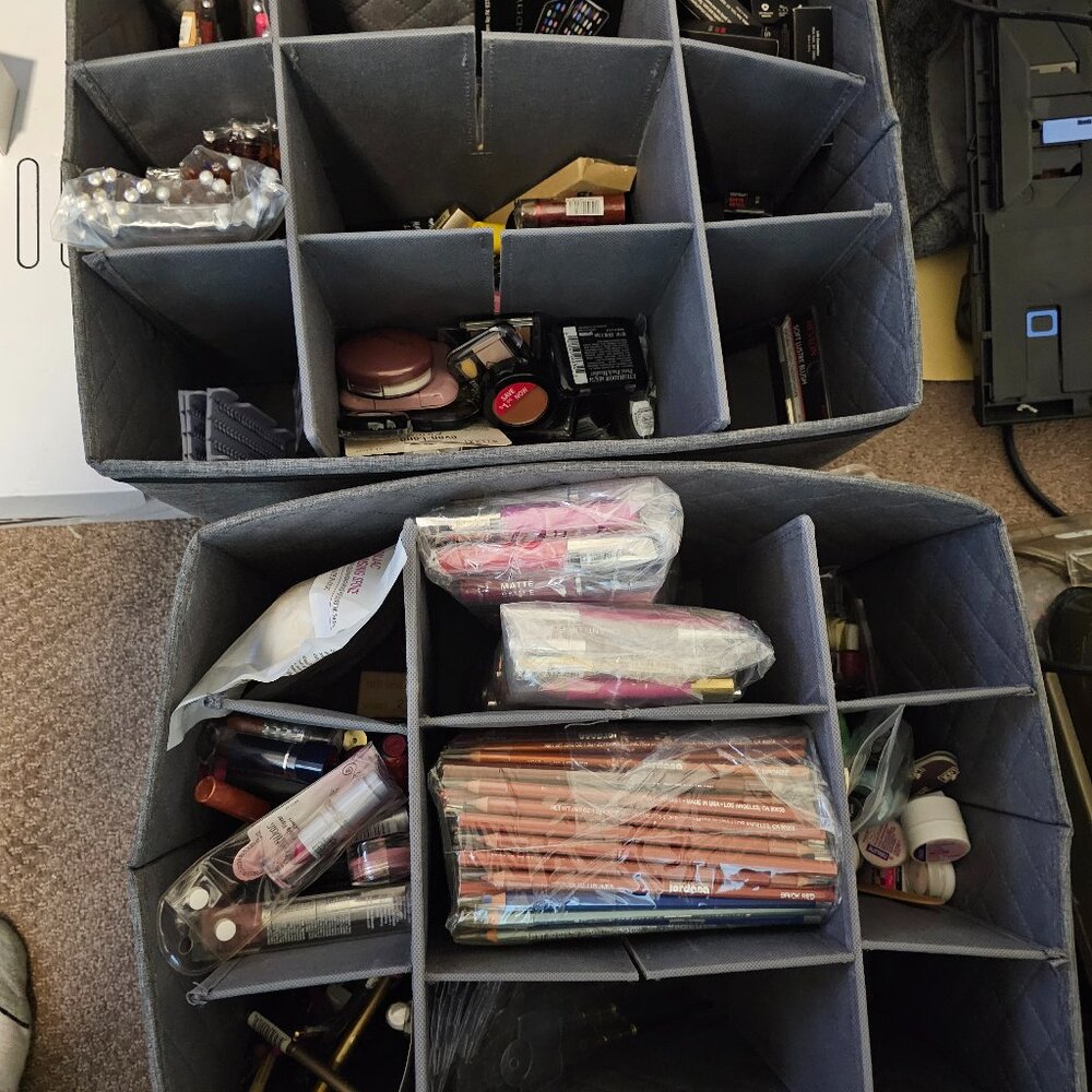 Wholesale Mixed MAKEUP BEAUTY Bundle CoverGirl Revlon and others.100 pieces
